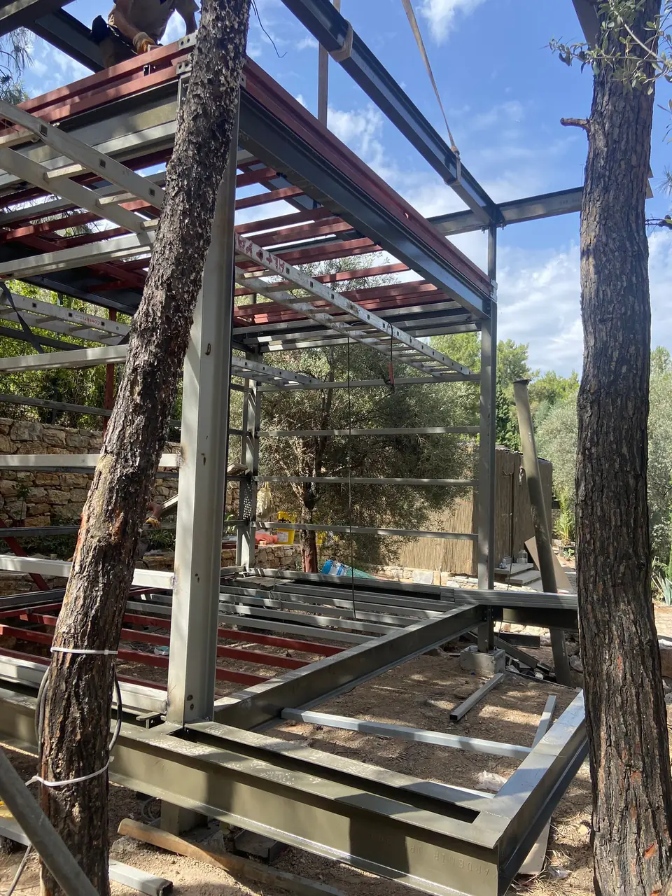 Çelik karkasta kat kirişleri ve aşık detayı