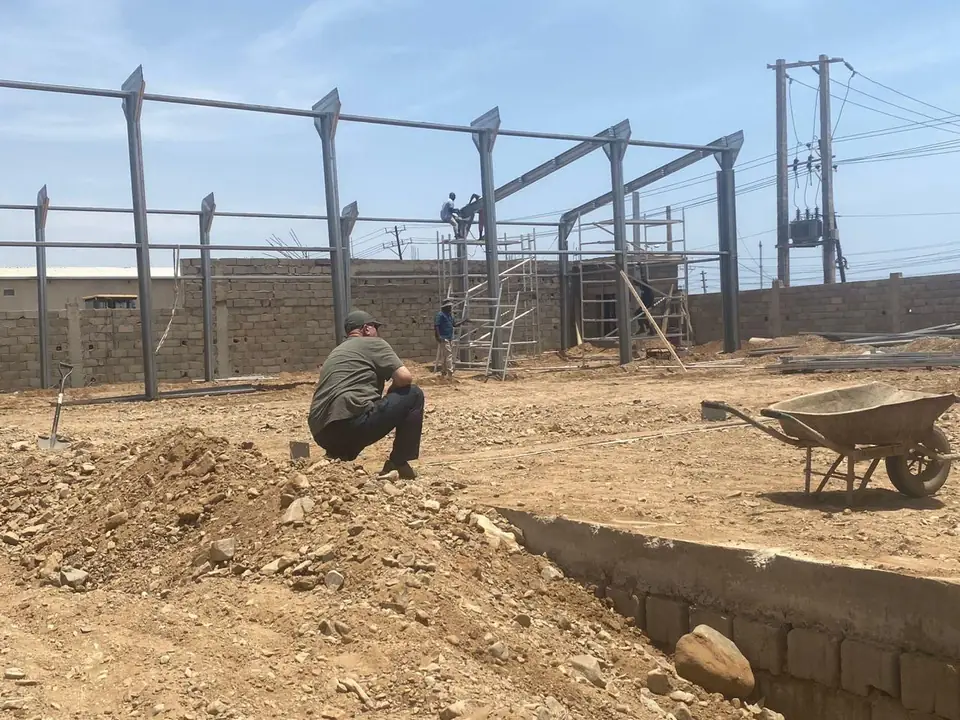 Sahada çelik kolon ve kiriş montajı