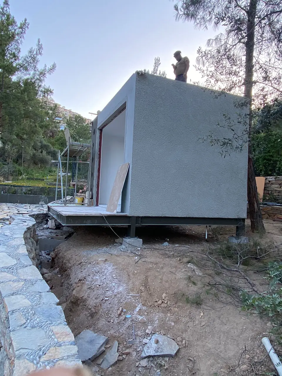 Dış cephesi sıvanmış çelik modül yapı