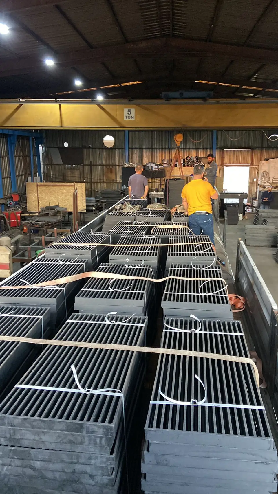 Sapanlarla paketlenmiş mazgal ızgaraları